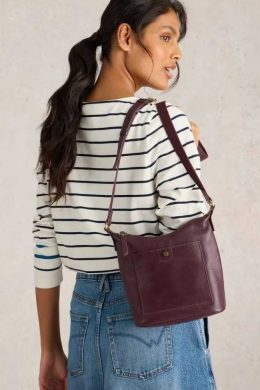 White Stuff Mini Fern Leather Crossbody Dark Plum - La Vie en Rose Damesmode